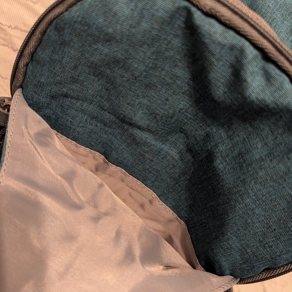 NEW Waterfly crossbody sling, 4 compartments, Sporty Travel, Hiking, Chest Bag - Picture 3 of 6